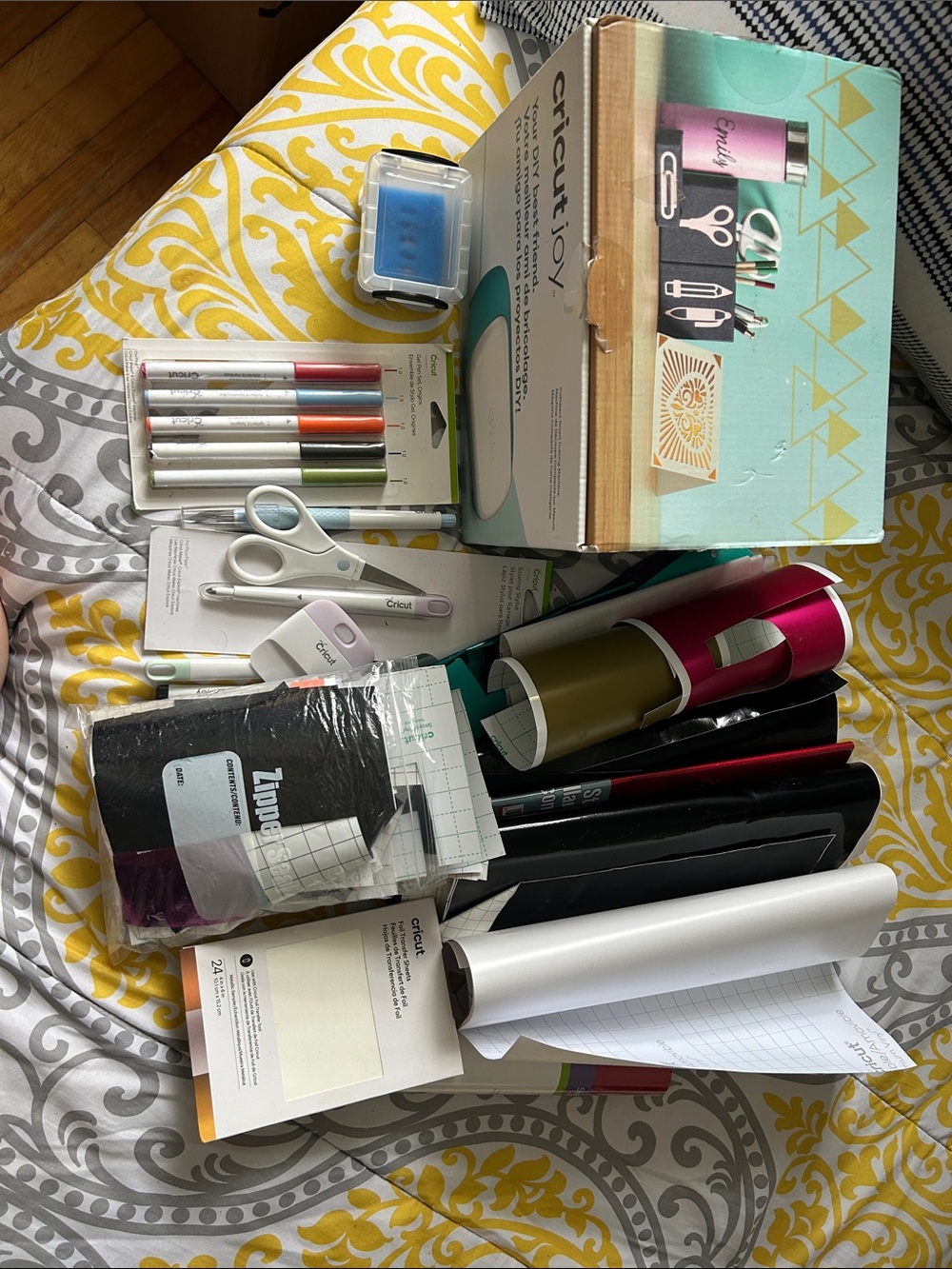 Cricut joy with accessories